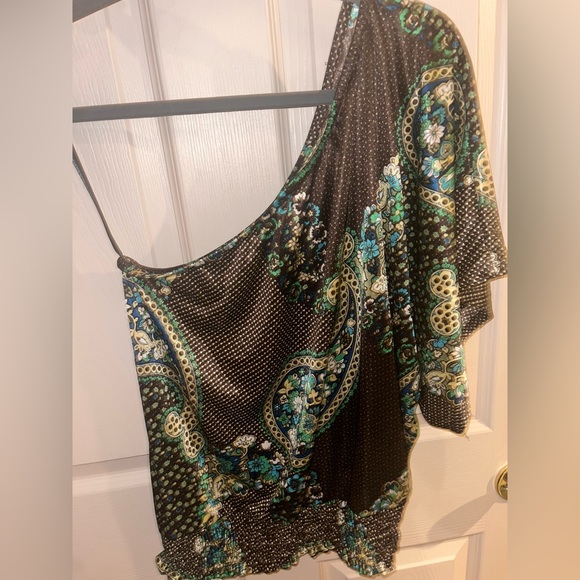 🌻 Rampage- one shoulder Top- Junior’s medium - Picture 2 of 3